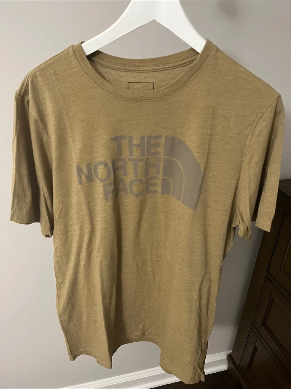 THE NORTH FACE Short-Sleeve Logo Tee — Olive